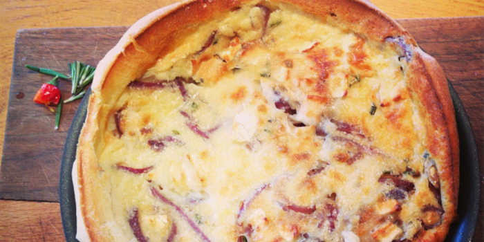 You are currently viewing Red Onion & Goat’s Cheese Pancake Bake